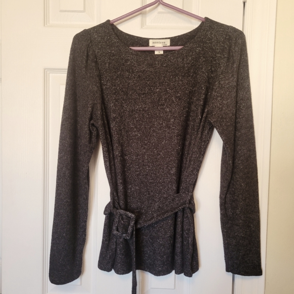 🌺3/$50 Monteau Grey Sweater